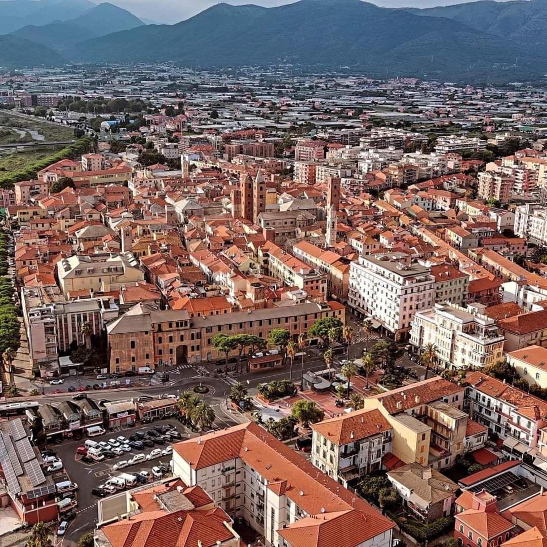 Largodoria - Viaarchivolto, Box Auto Privato Incluso Apartman Albenga Kültér fotó